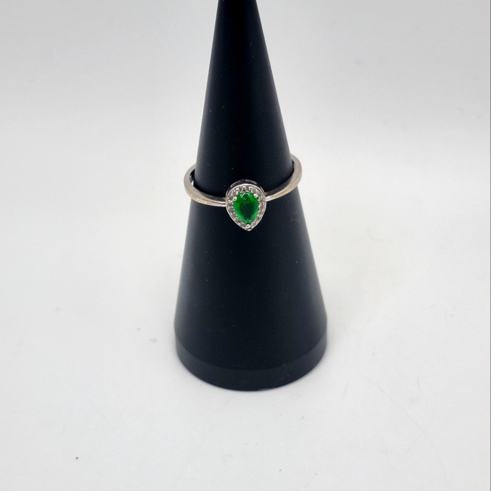 Dainty Sterling  Silver & Green Stone Teardrop Ring.  Size 8